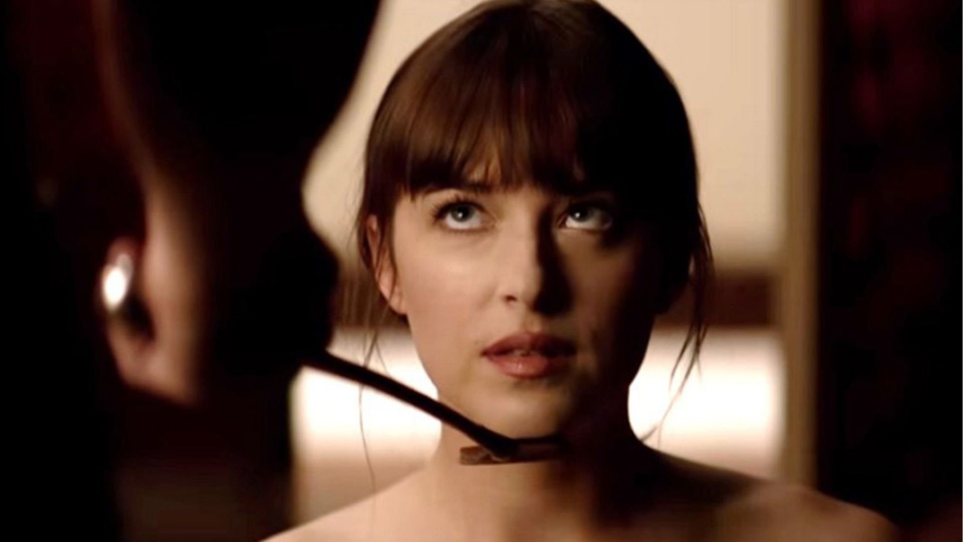 “Uns drinques ajudam”: Essa foi a cena de sexo mais difícil da trilogia Cinquenta Tons de Cinza, segundo Dakota Johnson – Notícias de cinema