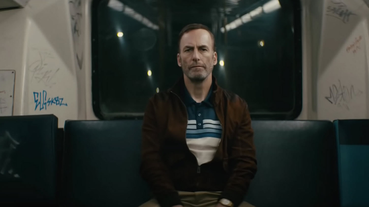 Anônimo 2 ganha data de estreia e confirma retorno de Bob Odenkirk como protagonista