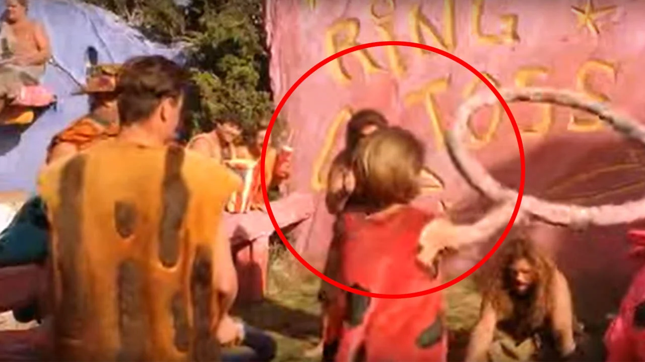 Há 24 anos ela era vista como uma garotinha da Idade da Pedra, mas hoje é uma mega estrela. Você a teria reconhecido? – Notícias de cinema